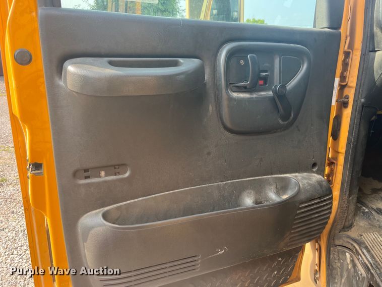 image for item EK8843 2004 GMC C7500 dump truck