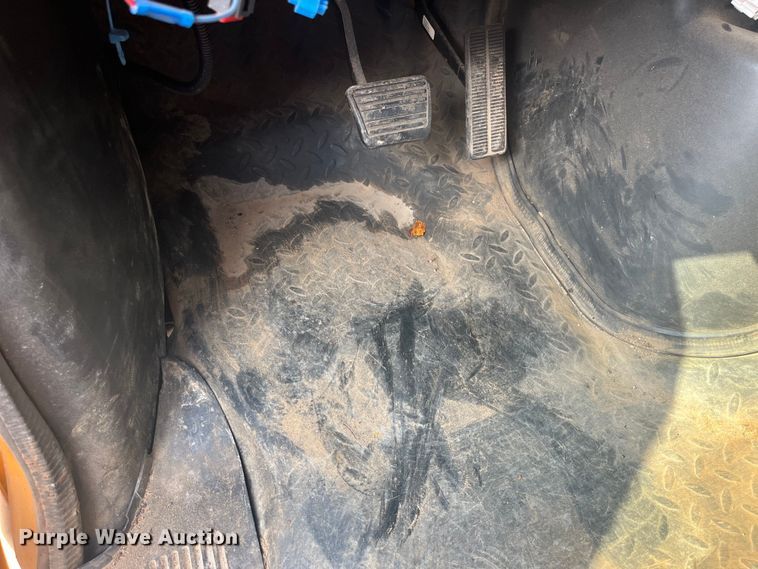 image for item EK8843 2004 GMC C7500 dump truck