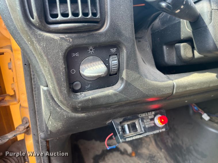 image for item EK8843 2004 GMC C7500 dump truck