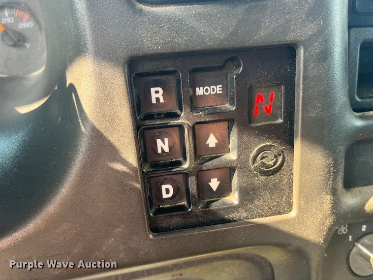 image for item EK8843 2004 GMC C7500 dump truck