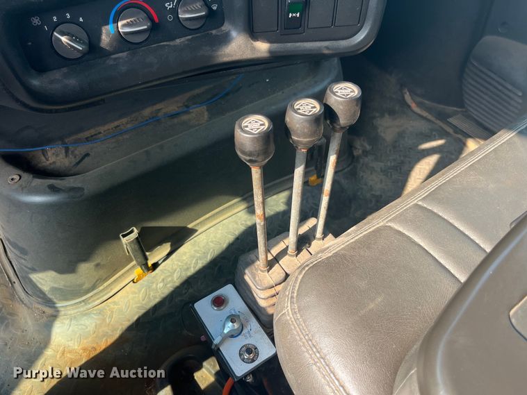 image for item EK8843 2004 GMC C7500 dump truck