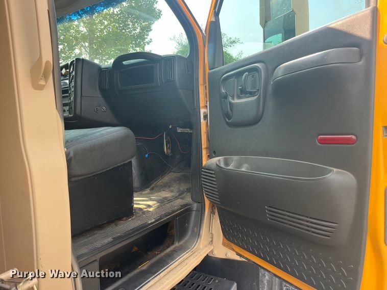 image for item EK8843 2004 GMC C7500 dump truck