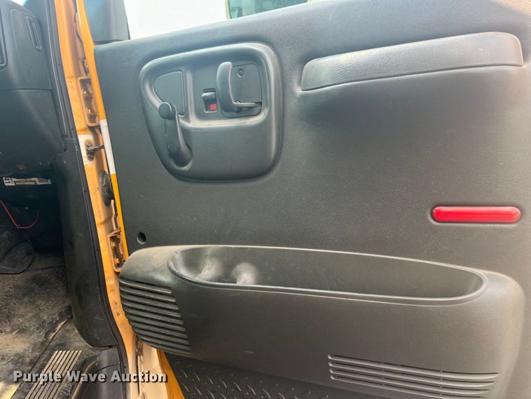 image for item EK8843 2004 GMC C7500 dump truck