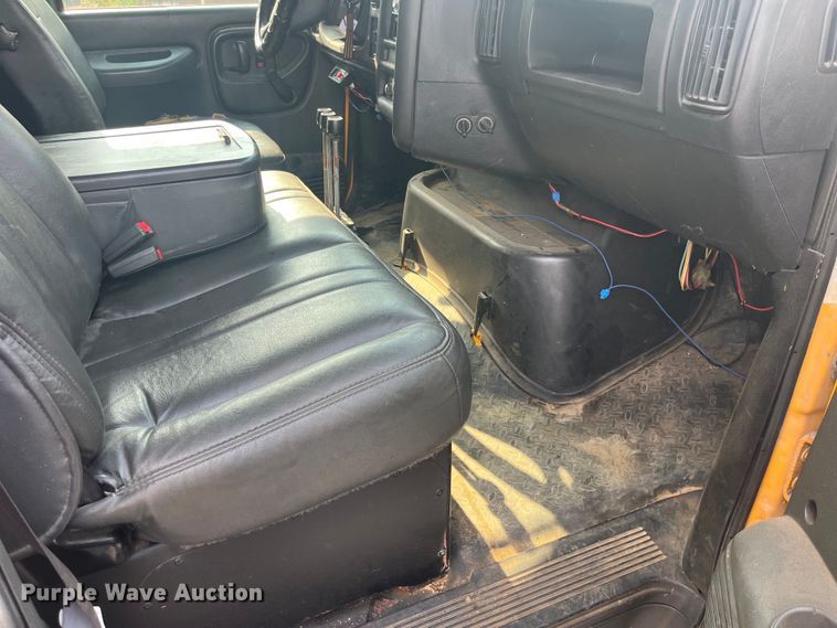 image for item EK8843 2004 GMC C7500 dump truck