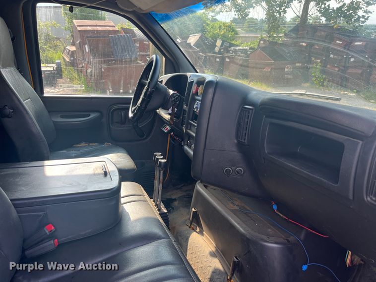 image for item EK8843 2004 GMC C7500 dump truck