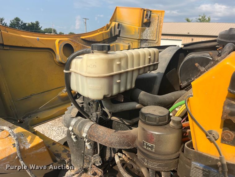 image for item EK8843 2004 GMC C7500 dump truck