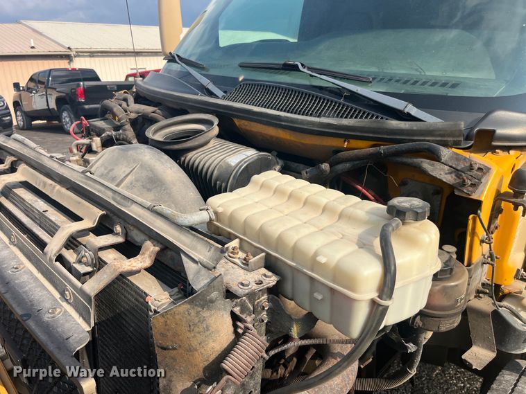 image for item EK8843 2004 GMC C7500 dump truck