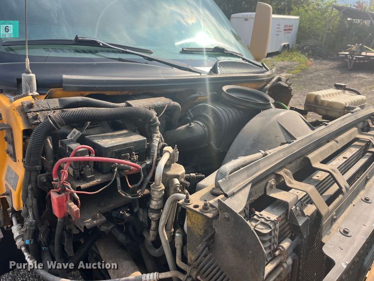 image for item EK8843 2004 GMC C7500 dump truck