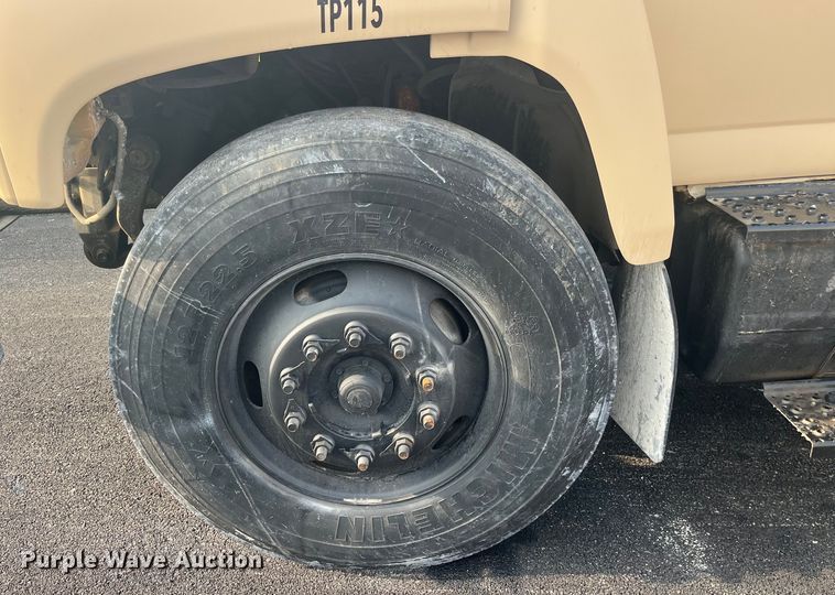 image for item EK8843 2004 GMC C7500 dump truck