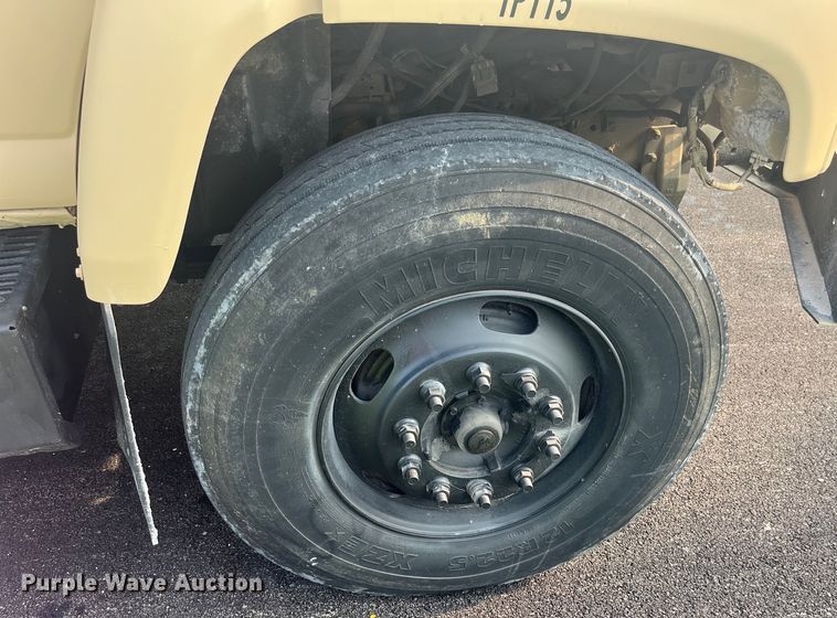 image for item EK8843 2004 GMC C7500 dump truck