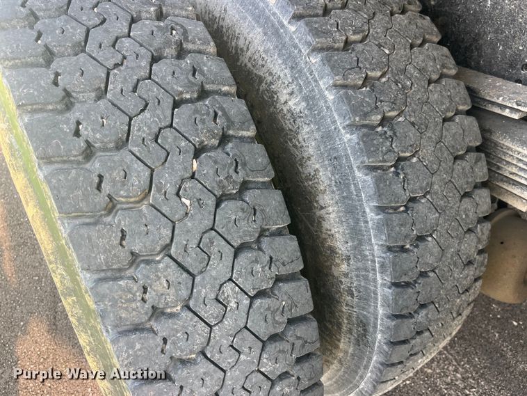 image for item EK8843 2004 GMC C7500 dump truck