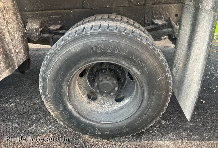 image for item EK8843 2004 GMC C7500 dump truck