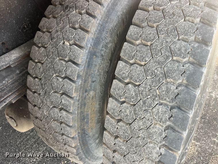 image for item EK8843 2004 GMC C7500 dump truck