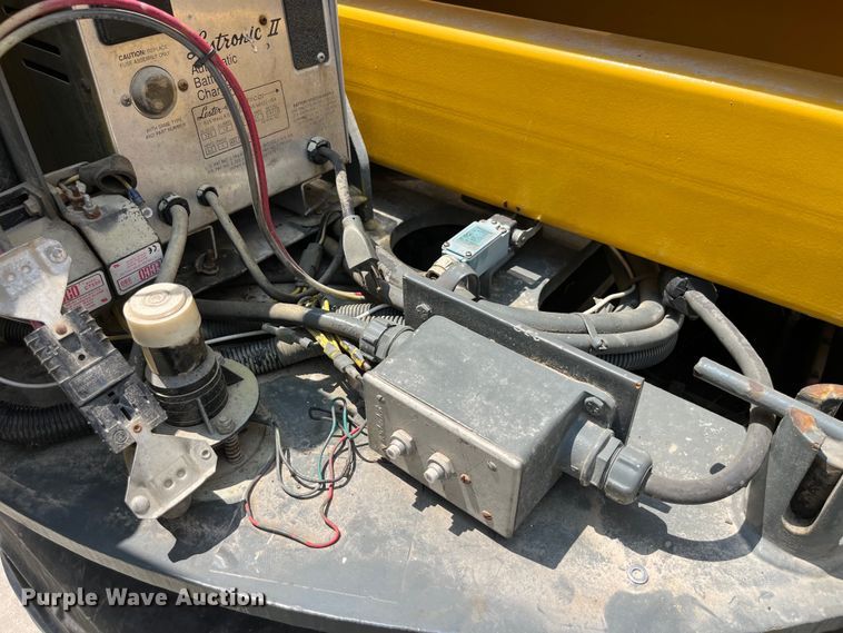 image for item EK8858 2000 Grove A40NE boom lift