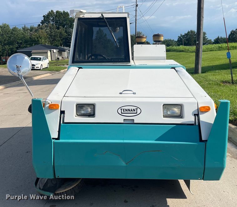 image for item EK8873 Tennant 800 sweeper