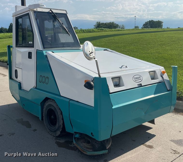 image for item EK8873 Tennant 800 sweeper