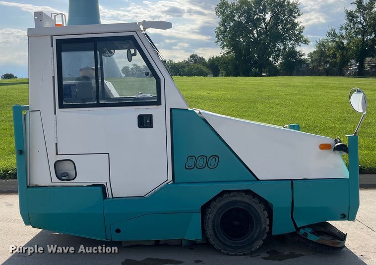 image for item EK8873 Tennant 800 sweeper