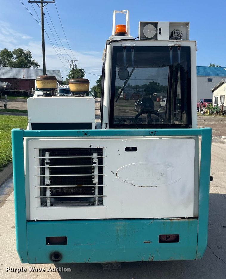 image for item EK8873 Tennant 800 sweeper