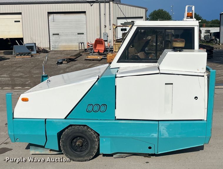 image for item EK8873 Tennant 800 sweeper