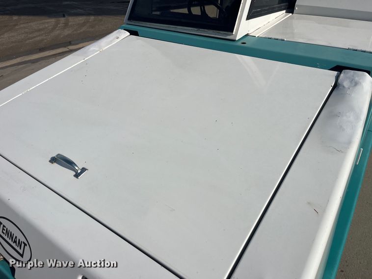 image for item EK8873 Tennant 800 sweeper