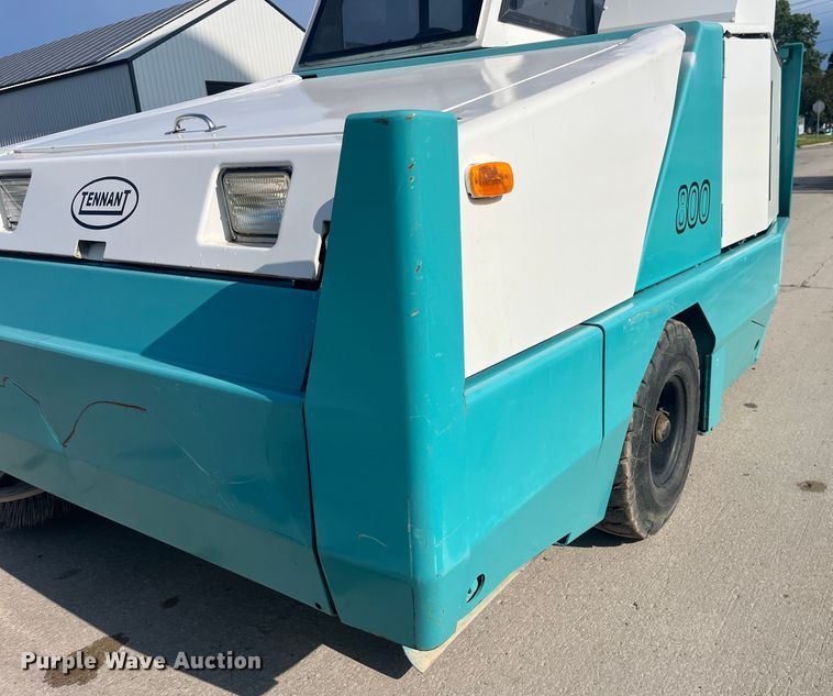 image for item EK8873 Tennant 800 sweeper