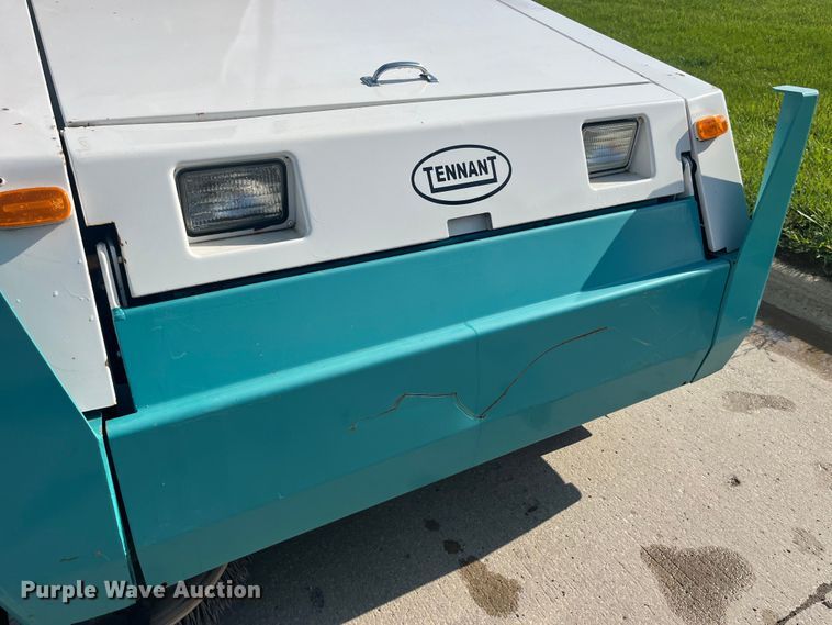image for item EK8873 Tennant 800 sweeper
