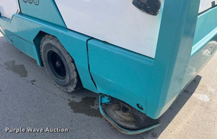 image for item EK8873 Tennant 800 sweeper