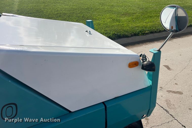 image for item EK8873 Tennant 800 sweeper