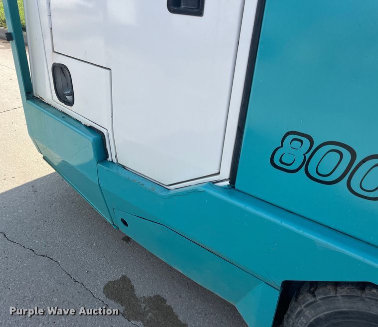 image for item EK8873 Tennant 800 sweeper