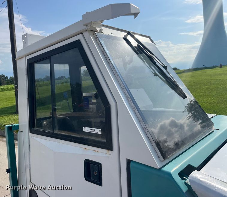 image for item EK8873 Tennant 800 sweeper