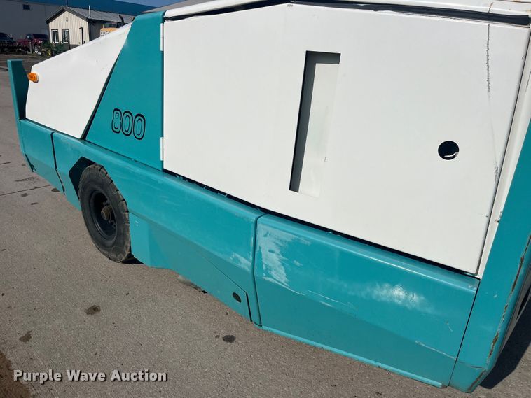 image for item EK8873 Tennant 800 sweeper