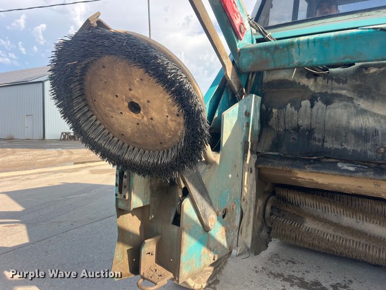 image for item EK8873 Tennant 800 sweeper