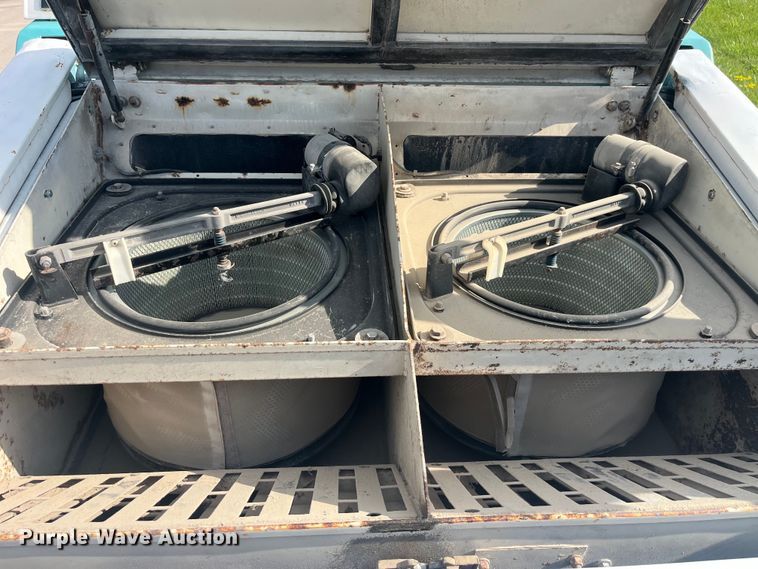 image for item EK8873 Tennant 800 sweeper