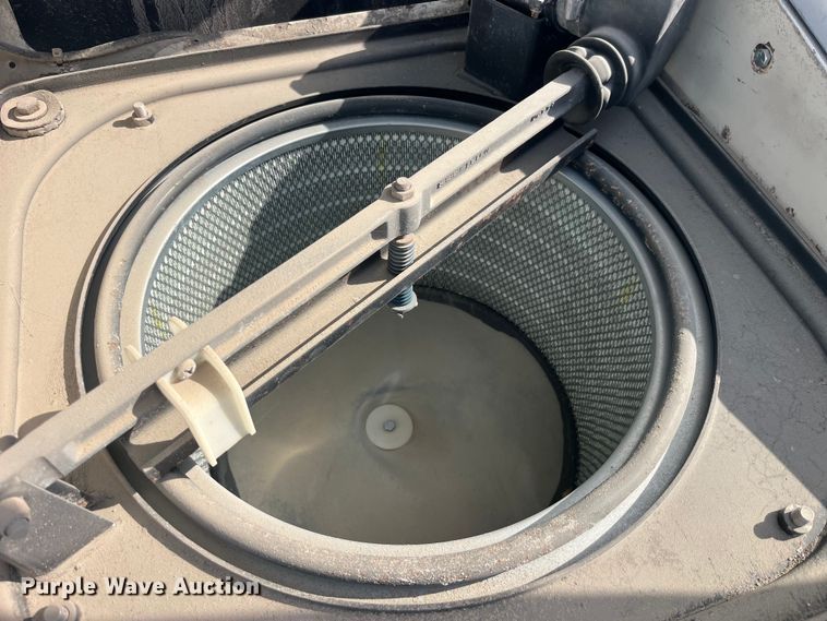 image for item EK8873 Tennant 800 sweeper