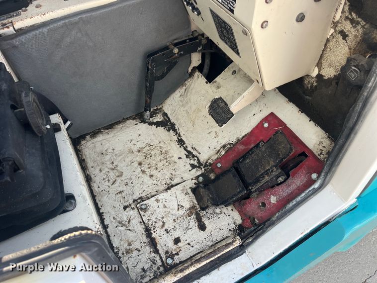 image for item EK8873 Tennant 800 sweeper