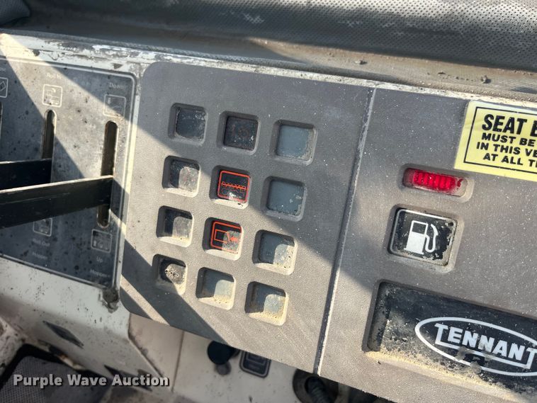 image for item EK8873 Tennant 800 sweeper