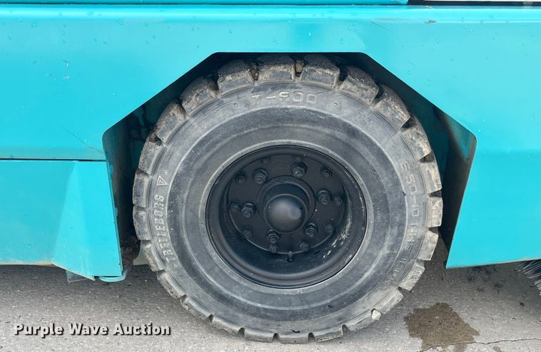 image for item EK8873 Tennant 800 sweeper