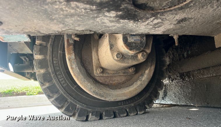 image for item EK8873 Tennant 800 sweeper