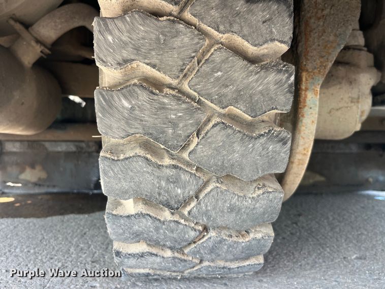 image for item EK8873 Tennant 800 sweeper