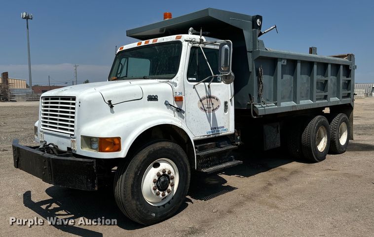image for item LF9841 2000 International 4900  dump truck