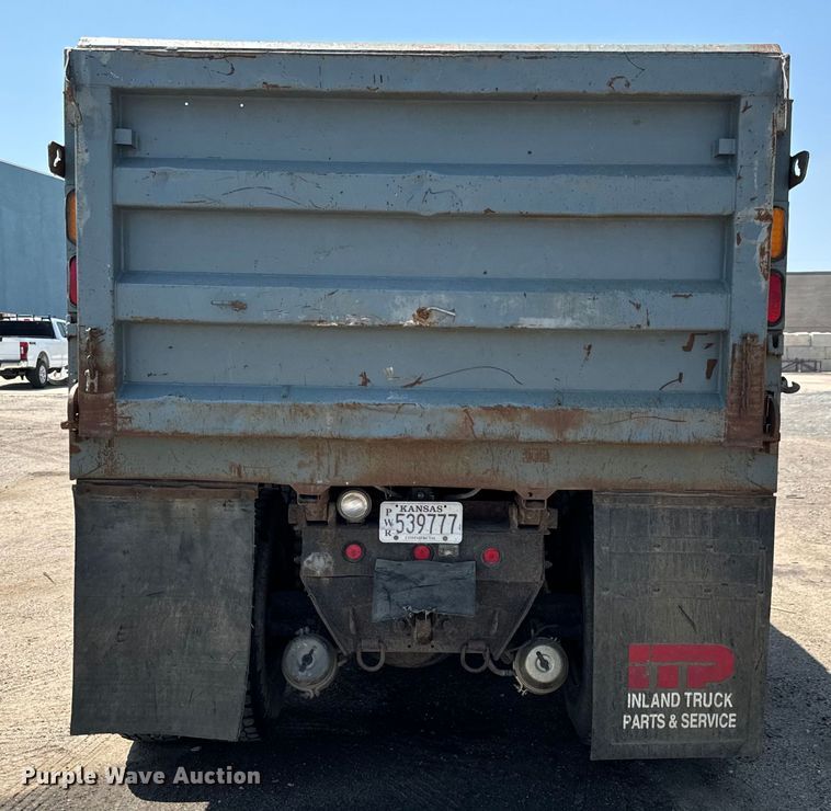 image for item LF9841 2000 International 4900  dump truck