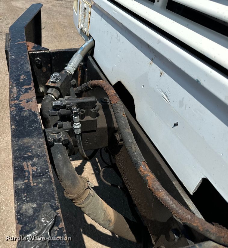 image for item LF9841 2000 International 4900  dump truck