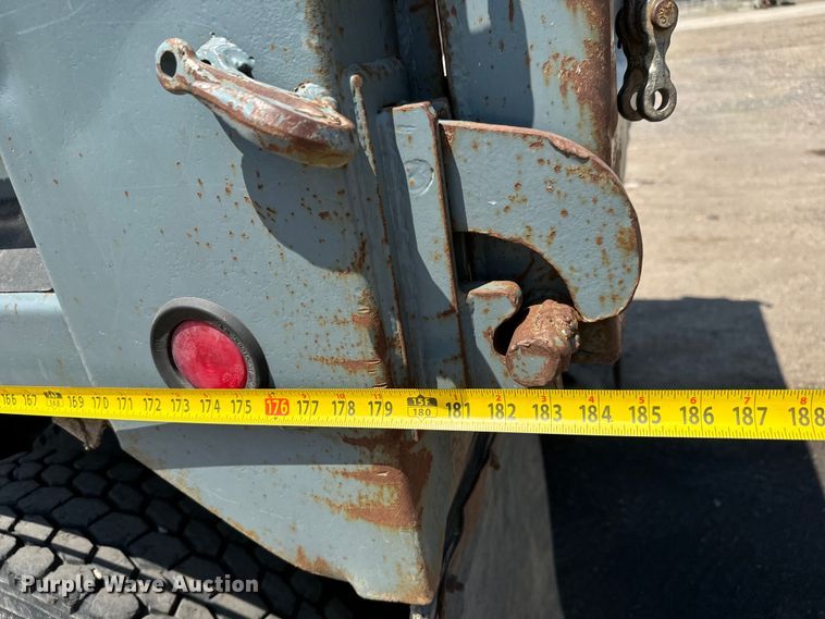 image for item LF9841 2000 International 4900  dump truck