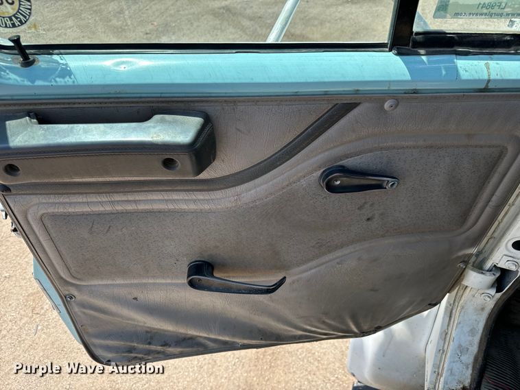 image for item LF9841 2000 International 4900  dump truck