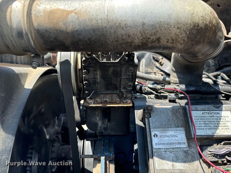 image for item LF9841 2000 International 4900  dump truck