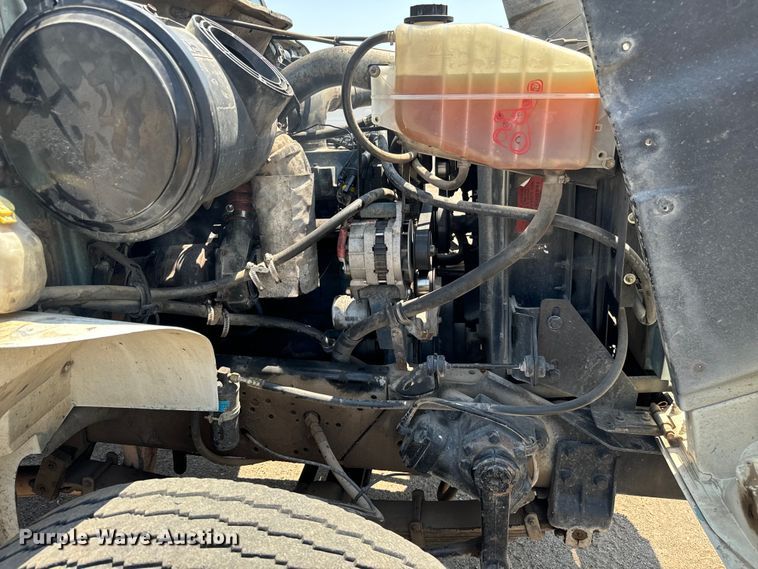 image for item LF9841 2000 International 4900  dump truck