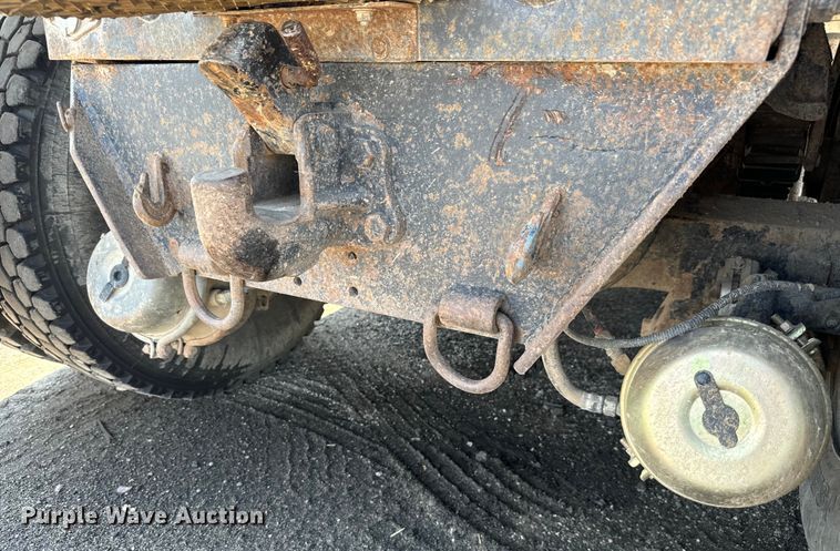 image for item LF9841 2000 International 4900  dump truck