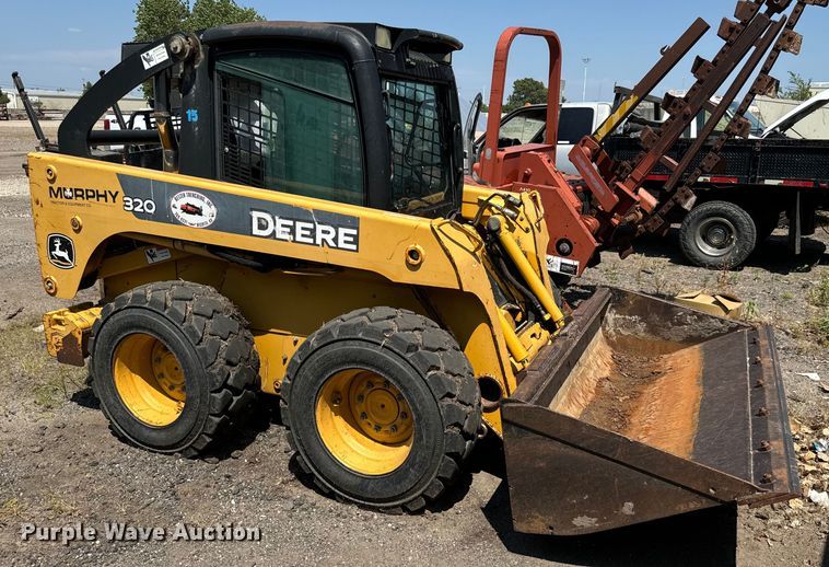 image for item LF9843 2006 John Deere 320 skid steer loader