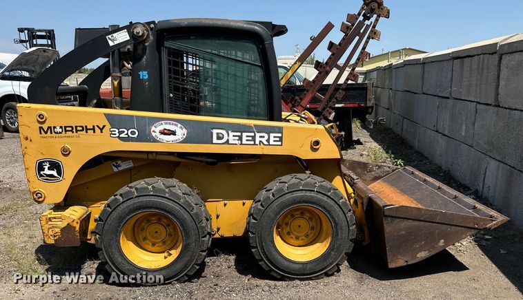 image for item LF9843 2006 John Deere 320 skid steer loader