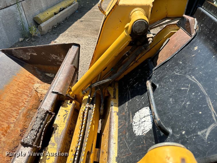 image for item LF9843 2006 John Deere 320 skid steer loader